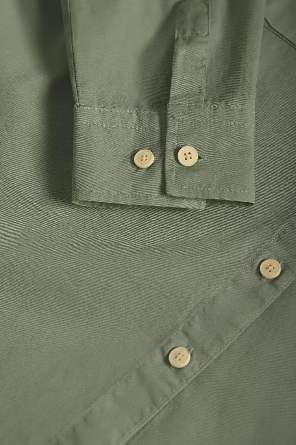 Camisa loose fit color verde con bolsillos y detalle Polo Club