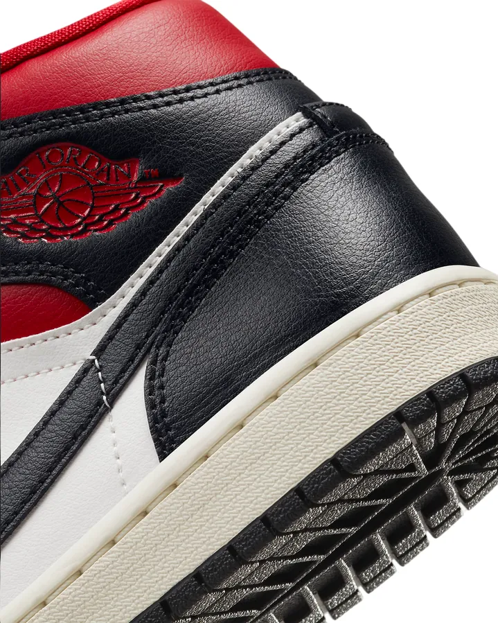 Jordan high sneakers shoe Alta Jordan 1 Mid BQ6472 061 black-red-white 